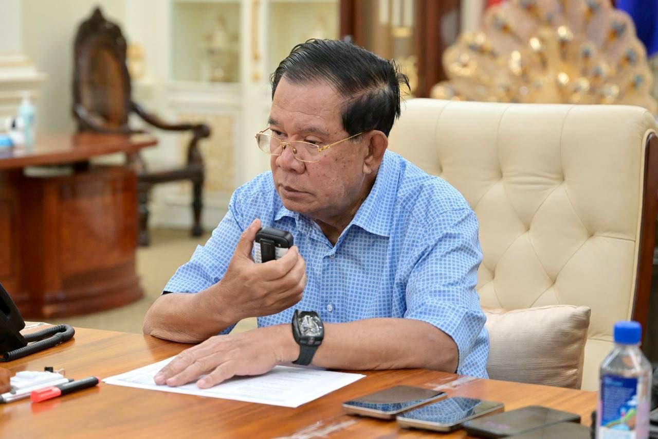 សម្តេចតេជោ ហ៊ុន សែន៖ ពេលនេះ ខ្ញុំកំពុងតែរួមចំណែកបញ្ជាទ័ព តាមប្រព័ន្ធវីដេអូ និងប្រព័ន្ធផ្សេងទៀត ជាមួយមន្ត្រីពាក់ព័ន្ធគ្រប់លំដាប់ថ្នាក់ ដើម្បីវាយចោរថៃឈ្លានពាន