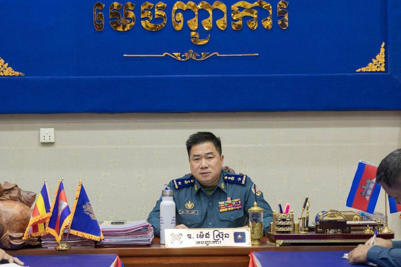 លោកឧត្តមសេនីយ៍ត្រី ម៉េង ស្រ៊ុន មេបញ្ជាការ បាន​អញ្ជើញ​ជា​អធិបតីដឹកនាំកិច្ចប្រជុំបូកសរុបវឌ្ឍនភាពការងារជំនាញ កសាងកម្លាំង នៃបញ្ជាការដ្ឋានកងរាជអាវុធហត្ថខេត្តកំពង់ស្ពឺ…..
